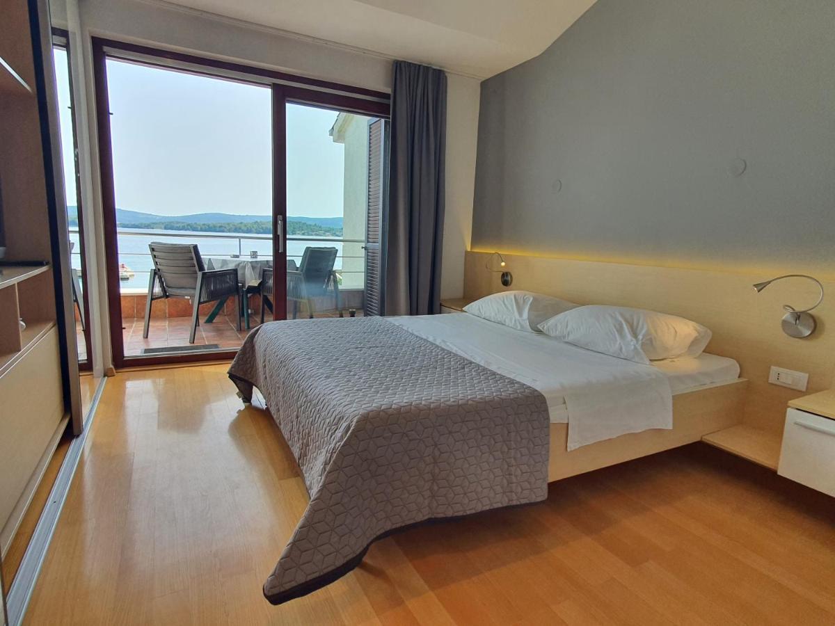 Apartments Villa Oliva Turanj Ngoại thất bức ảnh
