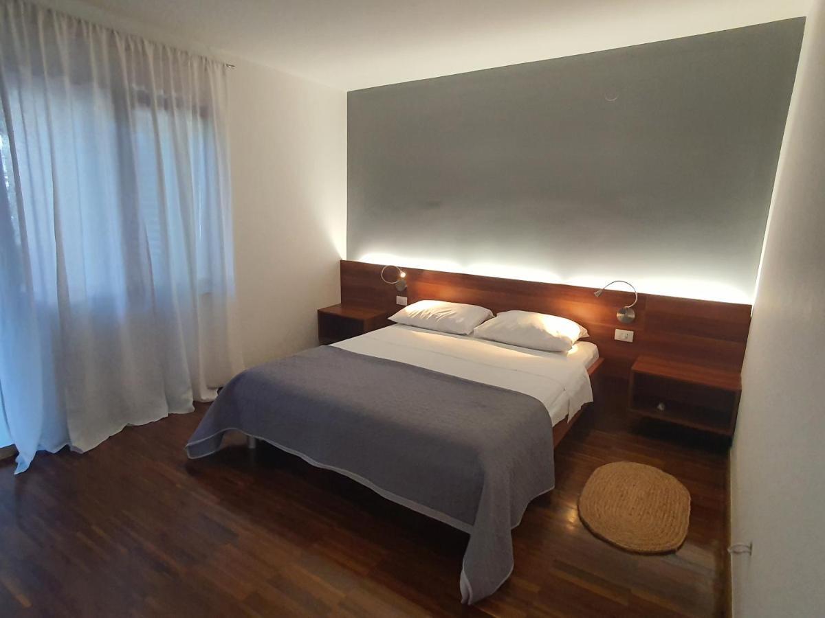 Apartments Villa Oliva Turanj Ngoại thất bức ảnh
