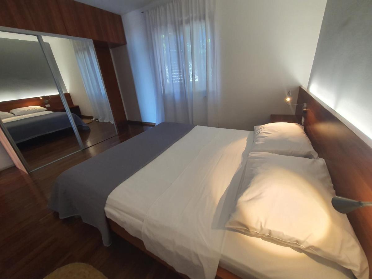 Apartments Villa Oliva Turanj Ngoại thất bức ảnh