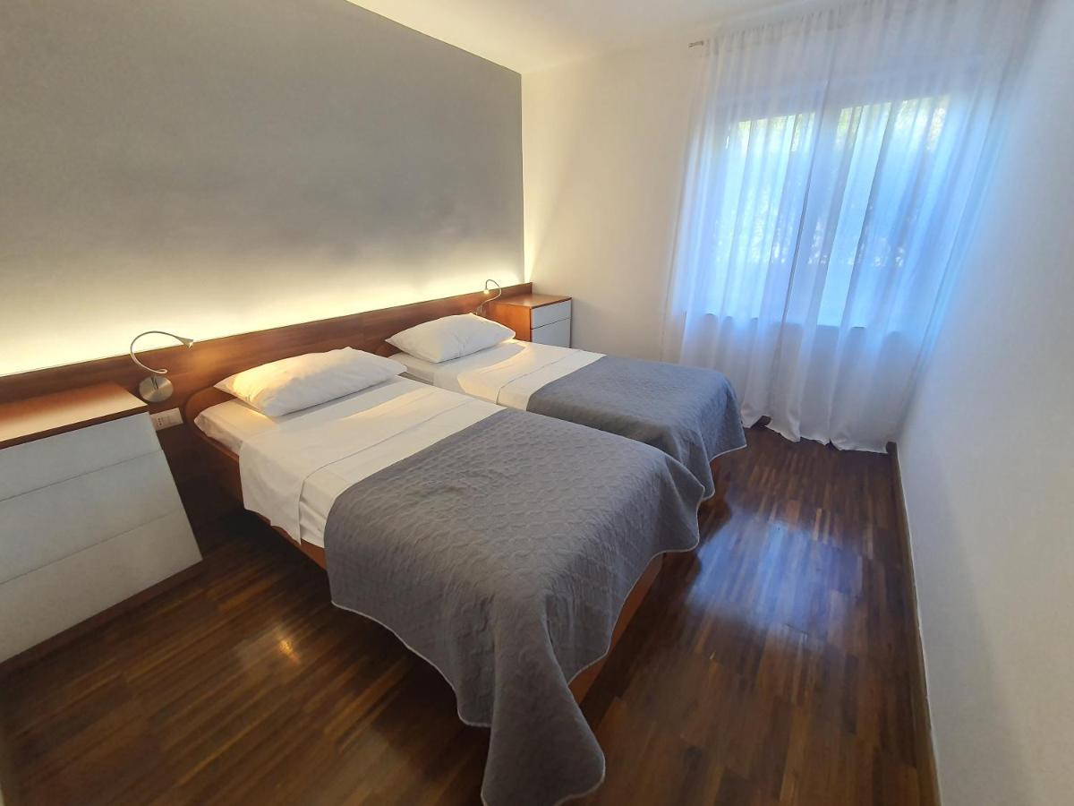 Apartments Villa Oliva Turanj Ngoại thất bức ảnh