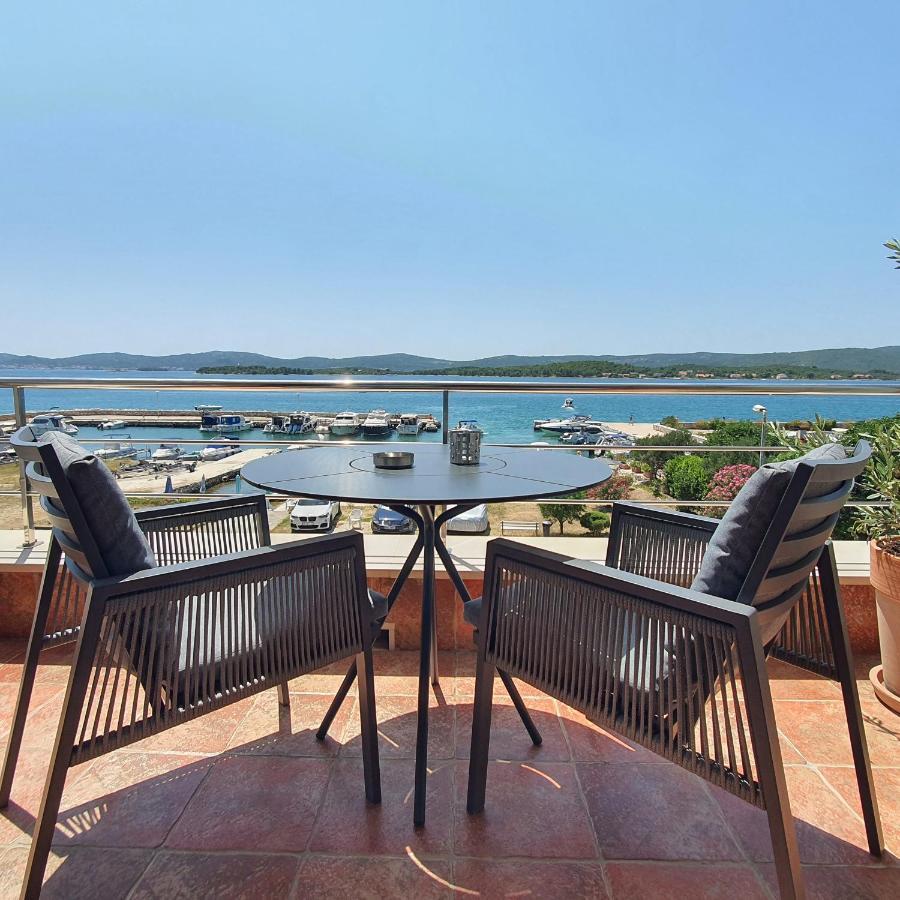 Apartments Villa Oliva Turanj Ngoại thất bức ảnh