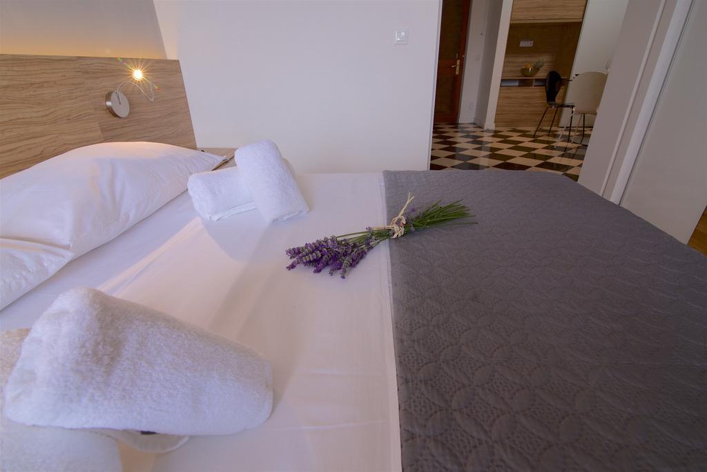 Apartments Villa Oliva Turanj Ngoại thất bức ảnh