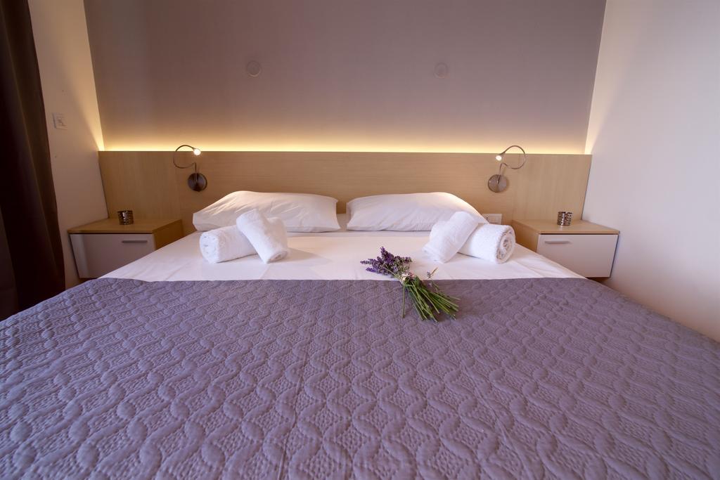 Apartments Villa Oliva Turanj Ngoại thất bức ảnh
