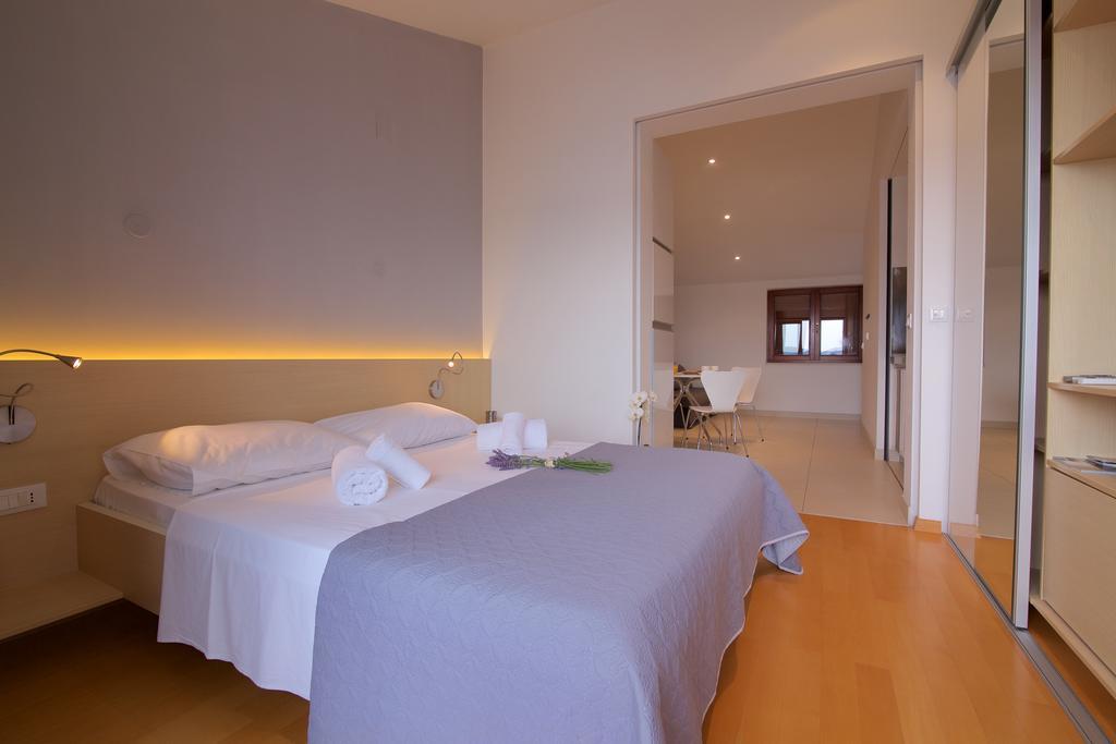 Apartments Villa Oliva Turanj Ngoại thất bức ảnh